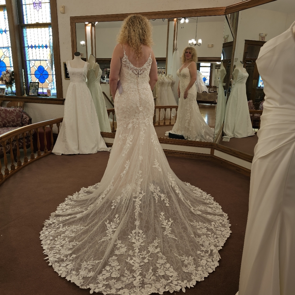 Wedding dress - Picture 5 of 11